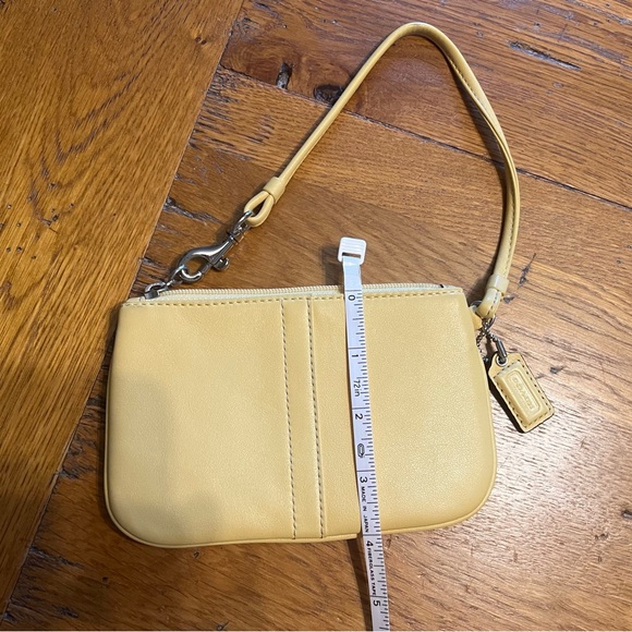Coach NWOT butter yellow Leather Wristlet, Smokefree home. - Picture 7 of 8